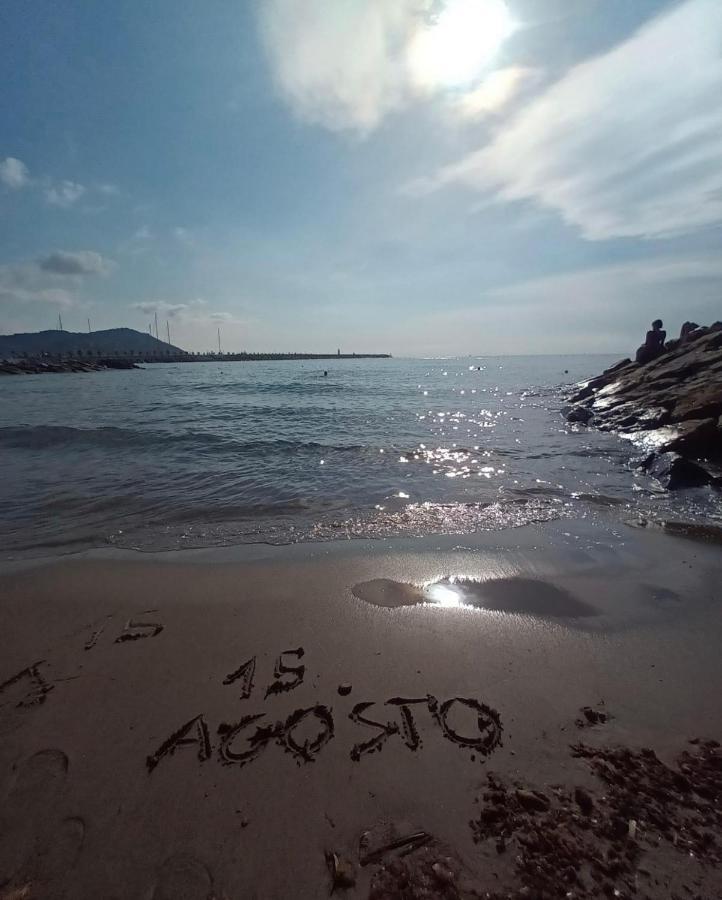 Appartamento incantevole a 100 mt dal mare Imperia Esterno foto