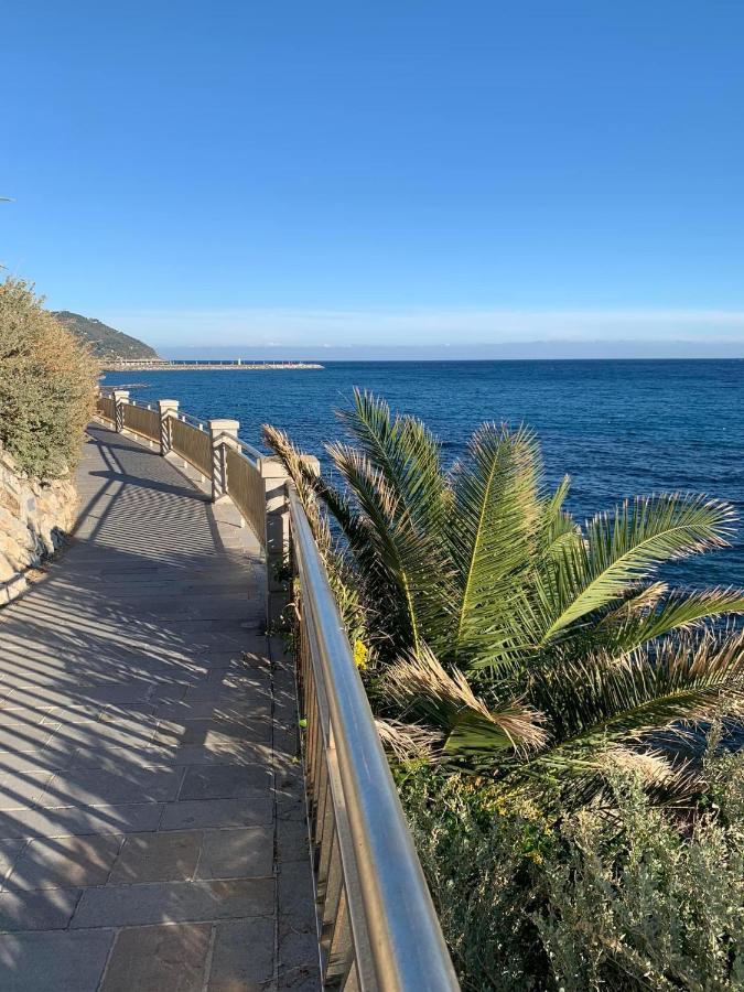 Appartamento incantevole a 100 mt dal mare Imperia Esterno foto