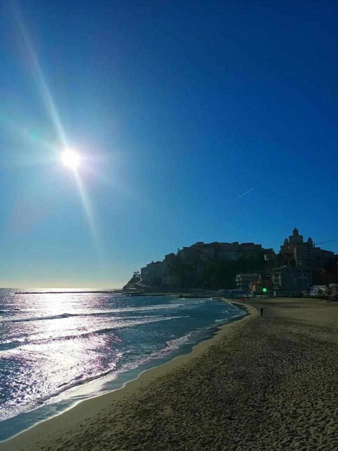 Appartamento incantevole a 100 mt dal mare Imperia Esterno foto